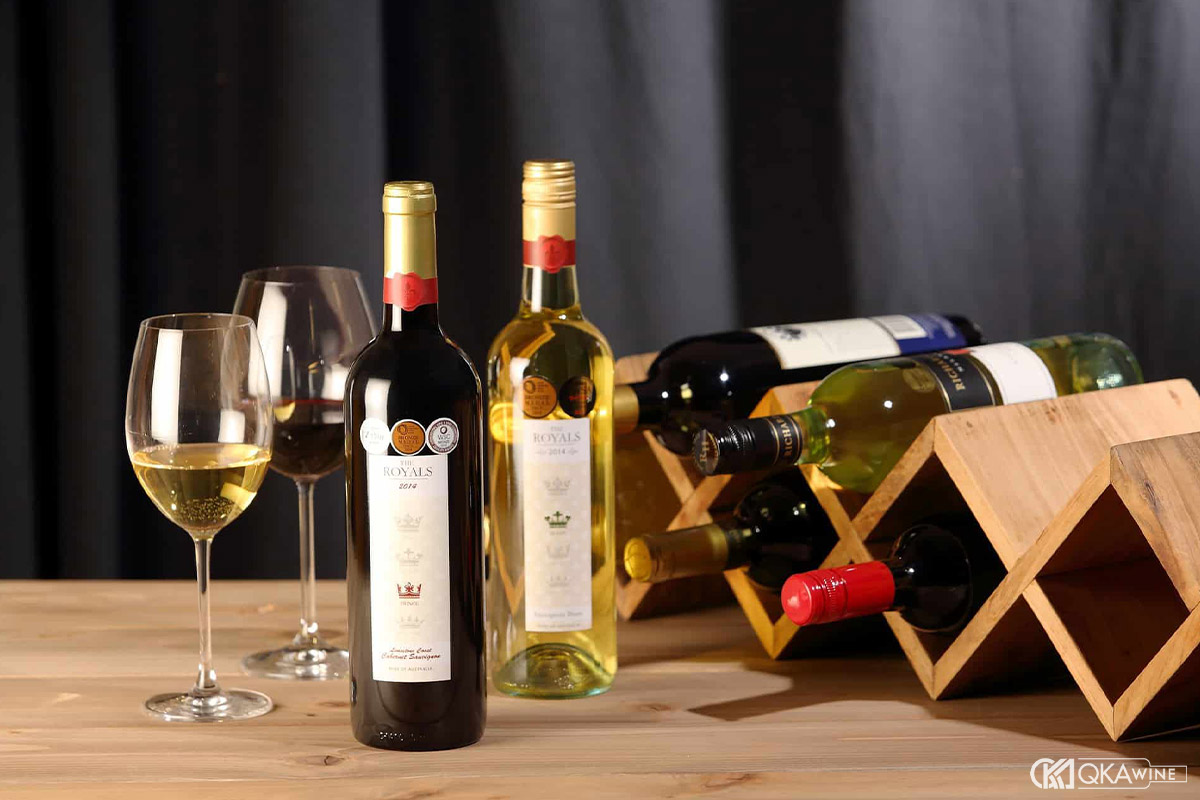 So sánh rượu vang trắng và vang đỏ về giá thành