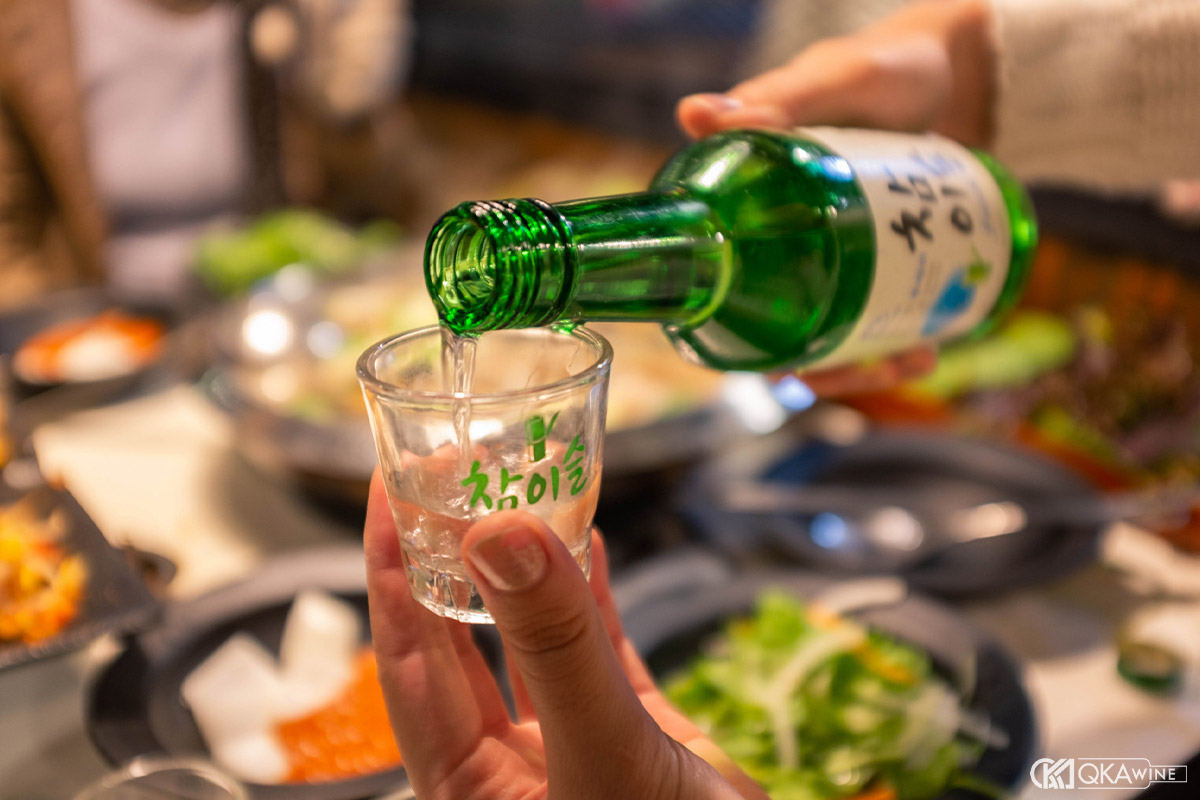 Có nên pha rượu Soju với nước để tránh bị say không?