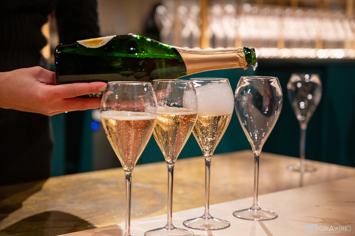 Dịp sử dụng và cách chọn lựa Sparkling Wine và Champagne