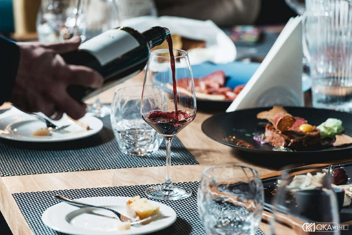 Kết hợp rượu vang với món ăn phù hợp để nâng tầm hương vị