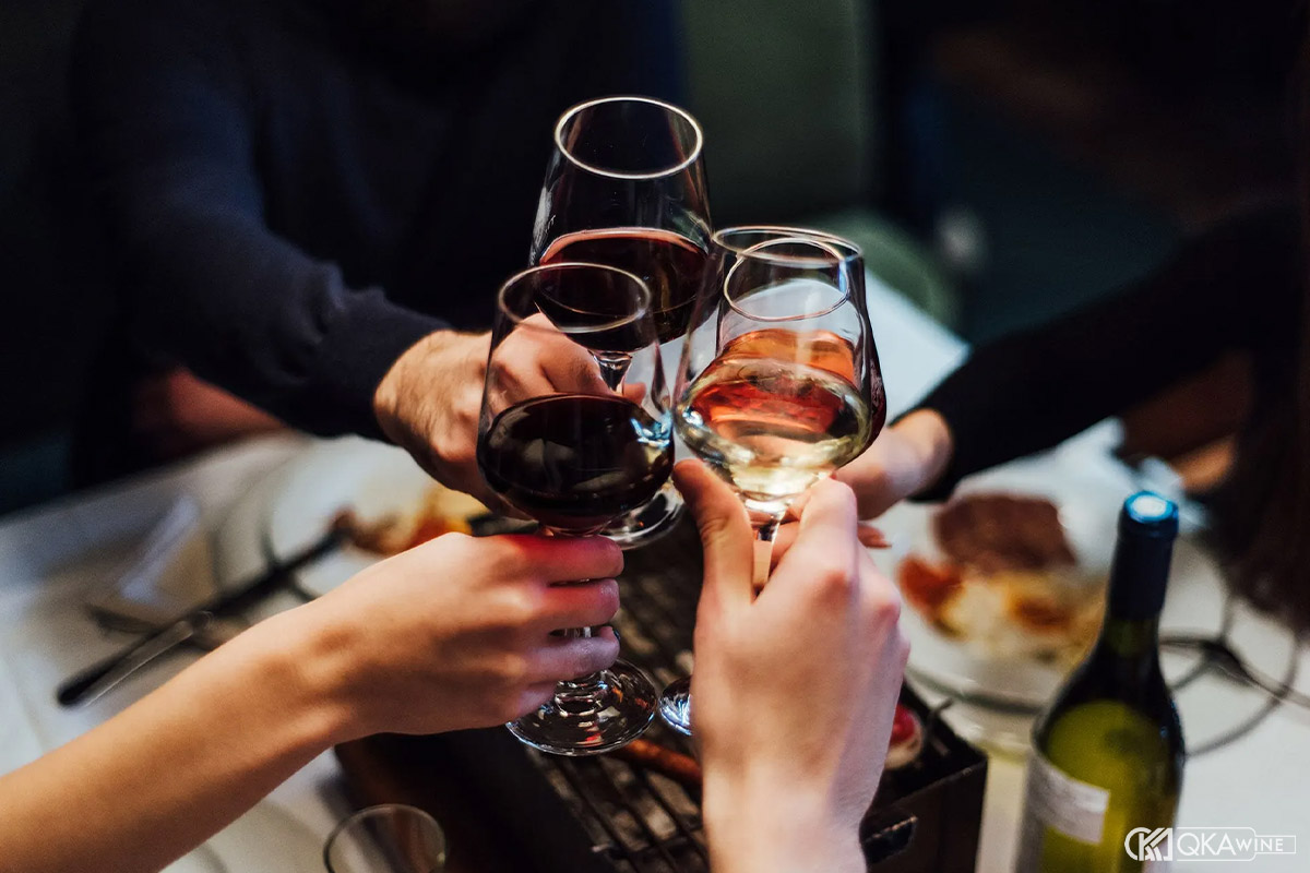 Một số lưu ý khi sử dụng rượu vang