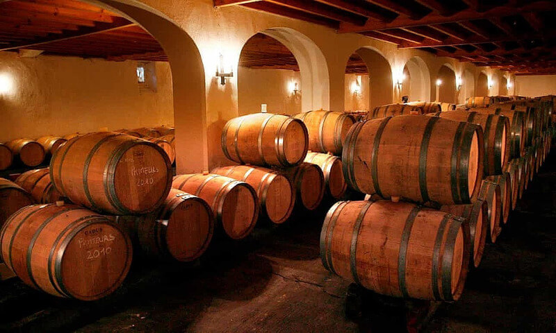 Giai đoạn lão hoá và ủ rượu vang Pháp trong các thùng gỗ sồi