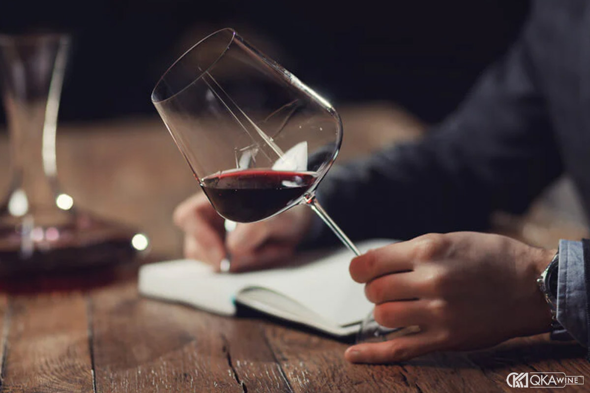 Thân rượu vang đỏ