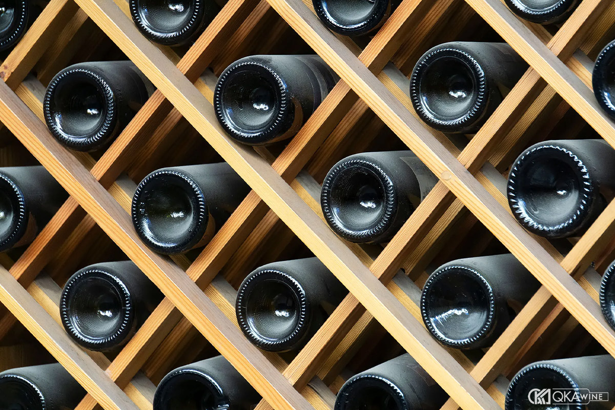 Thời gian "tốt nhất để uống" hay "nên uống trước" của rượu vang là khi nào?