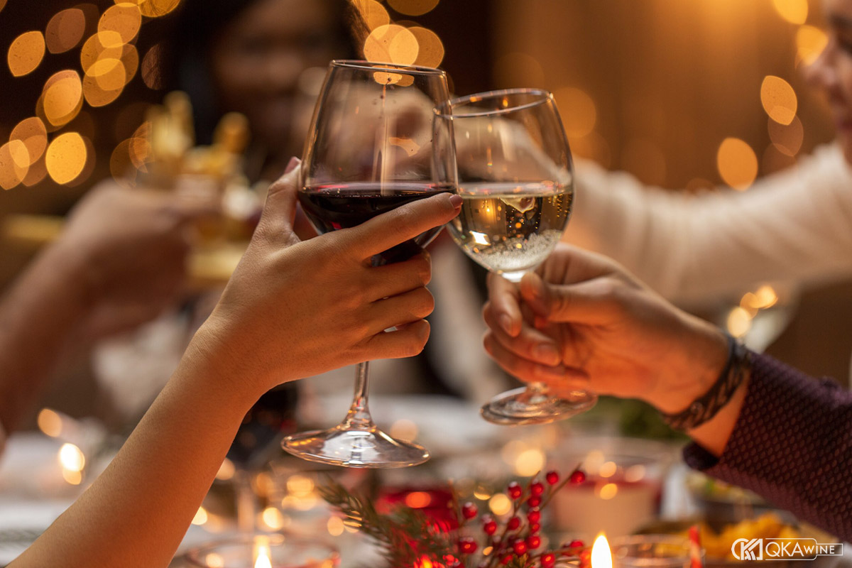 Nên uống rượu vang vào lúc nào thì tốt nhất?