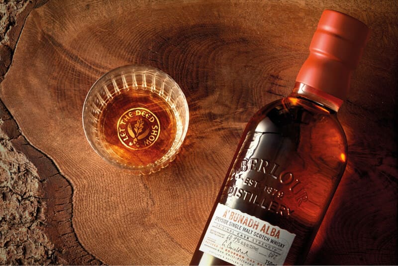 Giữ ẩm cho nút chai để bảo quản rượu whisky