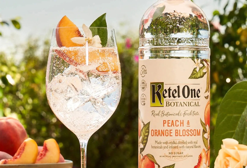 Vodka với trái đào Ketel One Botanical Peach & Orange Blossom Spritz