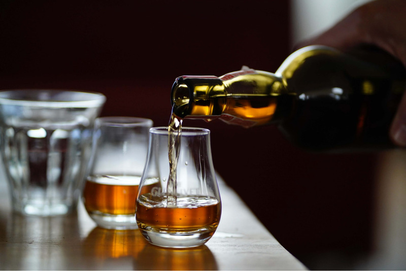 Cách uống Rượu Whisky nguyên chất