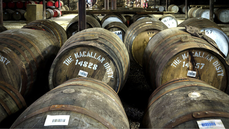 Quá trình ủ rượu Macallan trong thùng gỗ cũ