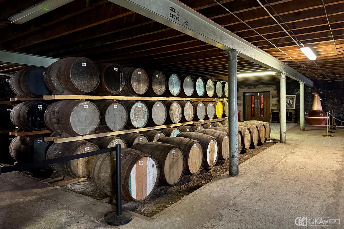Quy trình sản xuất rượu whisky bước 6: Ủ rượu trong thùng gỗ sồi