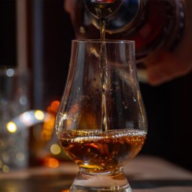 Tác dụng của rượu Whisky mà bạn không ngờ tới