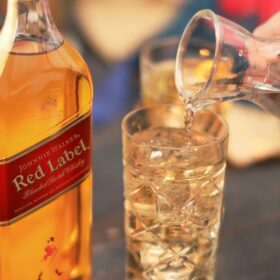 Cách pha rượu Johnnie Walker đúng chuẩn