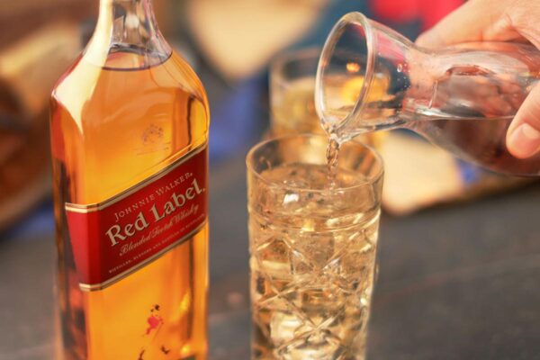 Cách pha rượu Johnnie Walker đúng chuẩn
