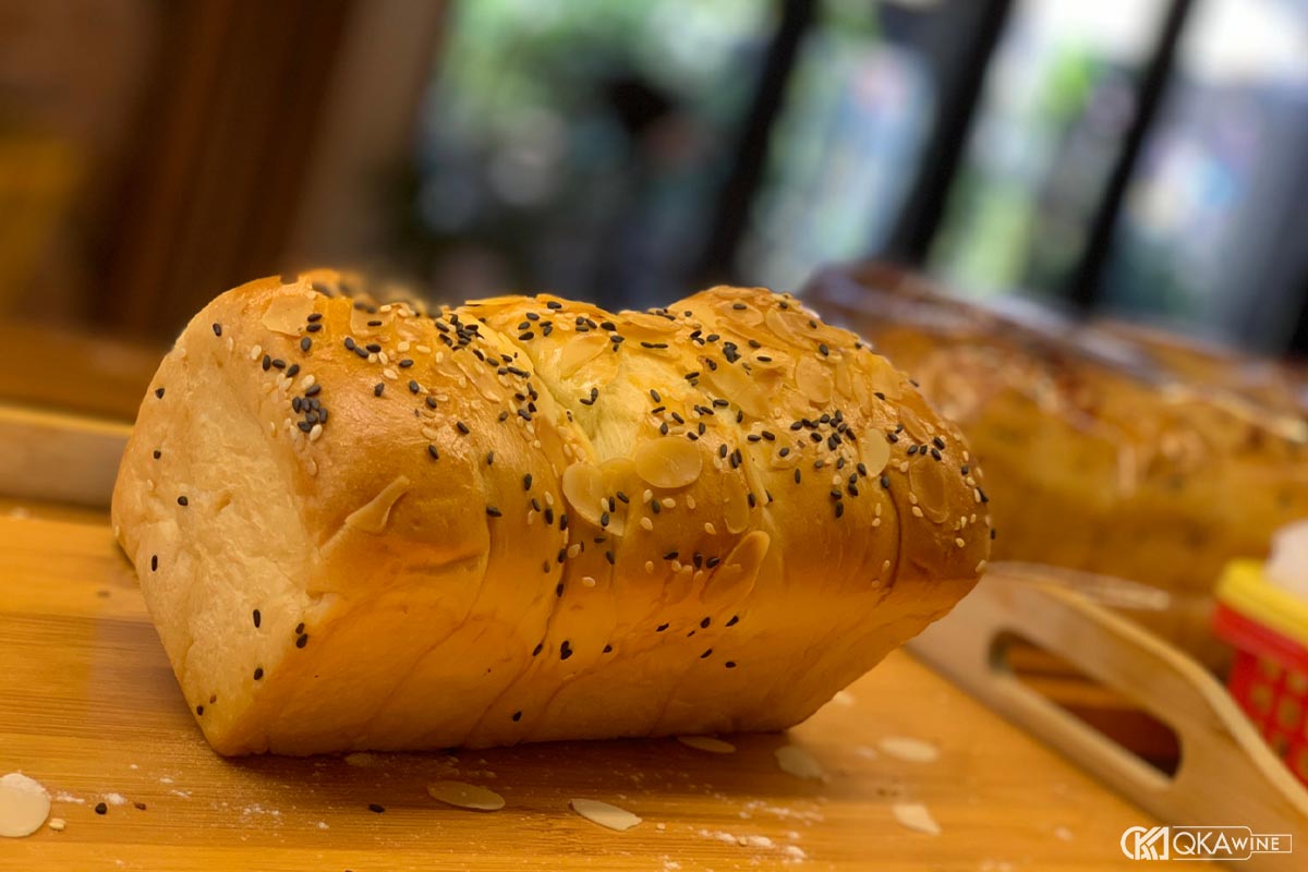 Dùng rượu Rum làm bánh mì hoa cúc