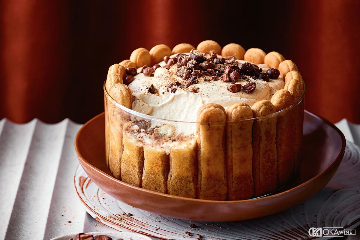 Dùng rượu rum làm bánh Tiramisu