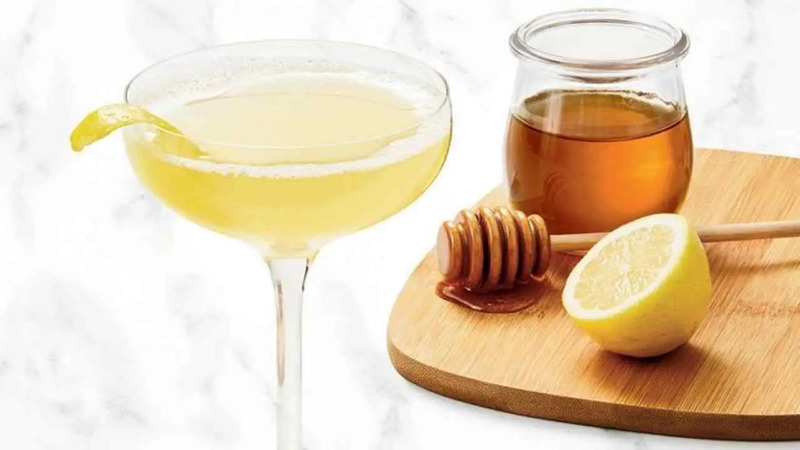 Bee's Knees cocktail