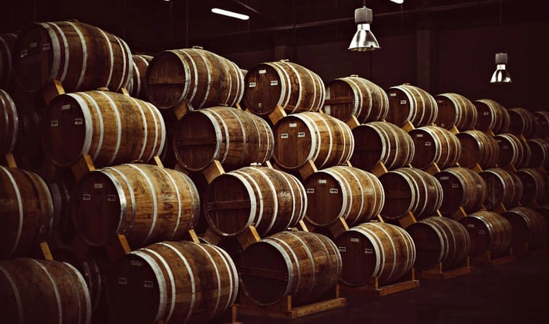 Ủ rượu Brandy trong các thùng gỗ sồi