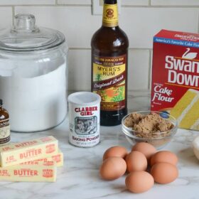 Rượu Rum làm bánh