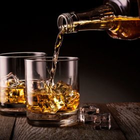 cách chọn ly rượu mạnh