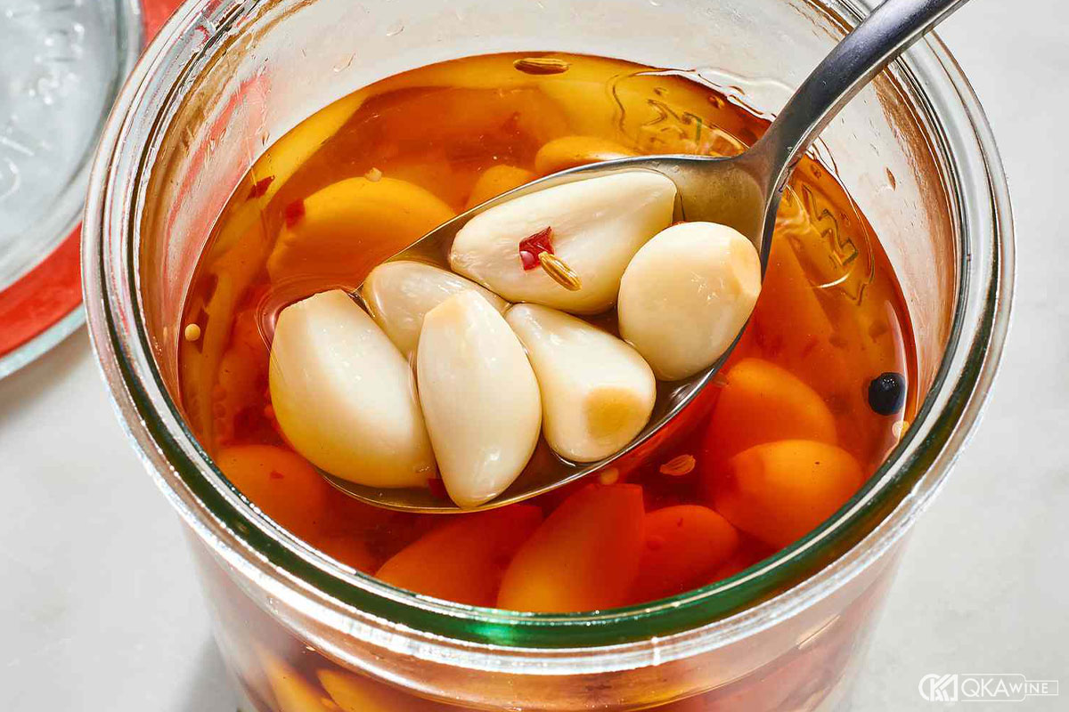 Cách làm tỏi ngâm rượu vang
