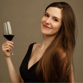 cách uống rượu vang đẹp da