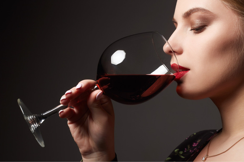 Sử dụng rượu vang với liều lượng hợp lý giúp làm đẹp da