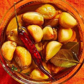 tỏi ngâm rượu vang