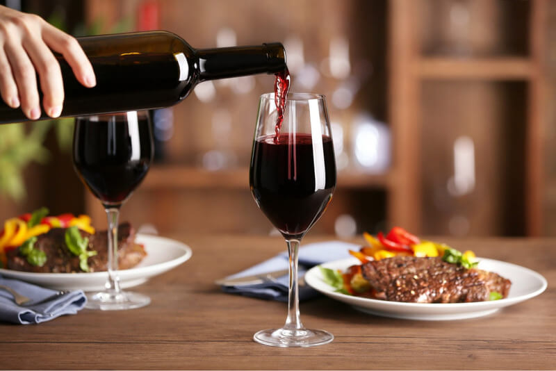 Rượu vang Pomerol sánh mịn thích hợp tiêu dùng cùng thịt đỏ