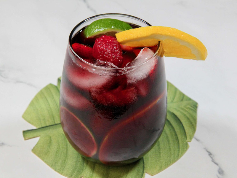 Sangria Cocktail từ rượu vang đỏ pha nước ngọt