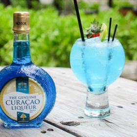 Cách làm Cocktail Blue Lagoon