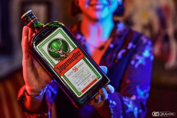 Cách uống rượu Jagermeister