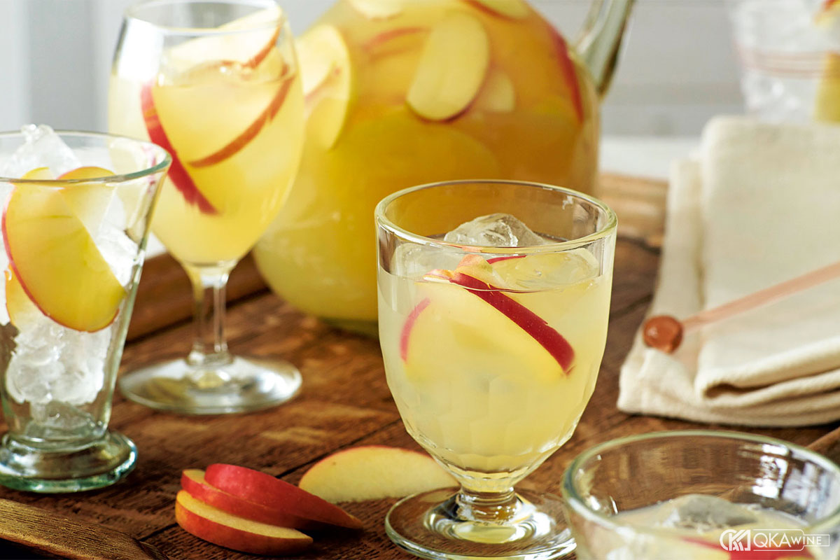 Rượu Vodka pha với táo