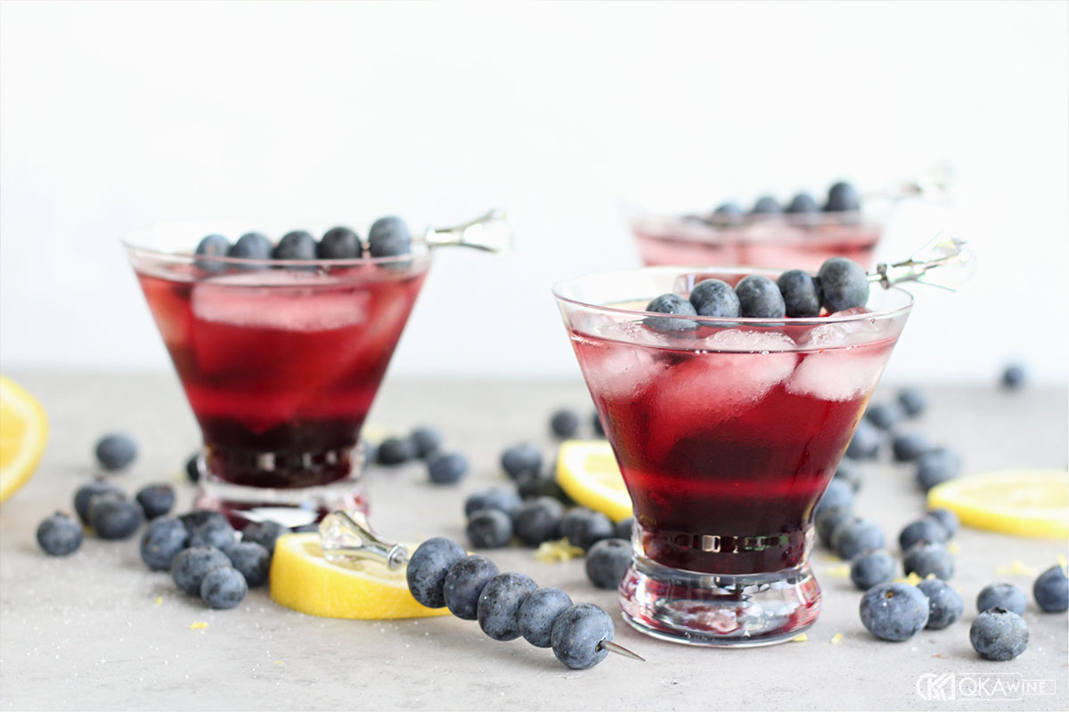 Rượu Vodka pha với việt quất