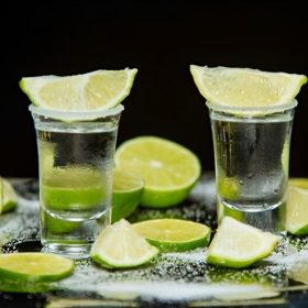 ly rượu shot là gì