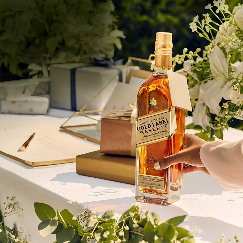 hướng dẫn phân biệt rượu Johnnie Walker Gold Label chính hãng