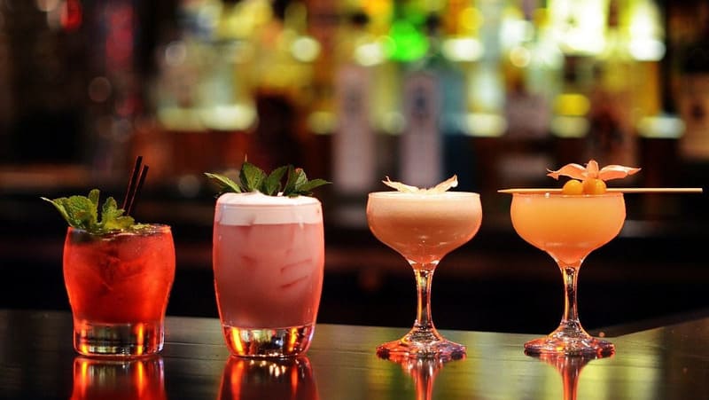 mức giá cocktail tại bar