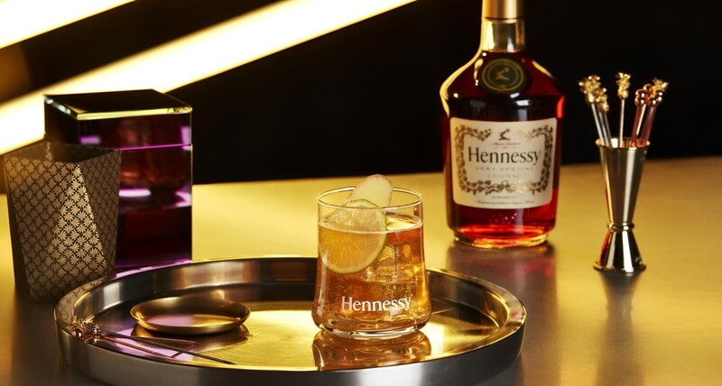 thưởng thức rượu Rượu Hennessy VS 1765