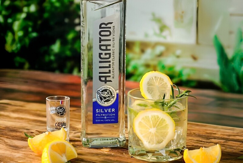 vodka cá sấu đỏ đen xanh