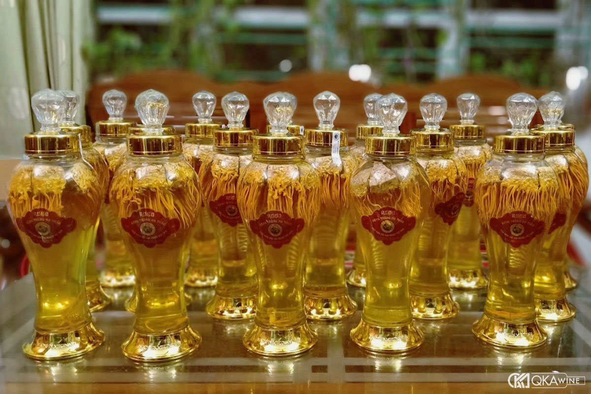 Đặc điểm rượu đông trùng hạ thảo sau khi ngâm
