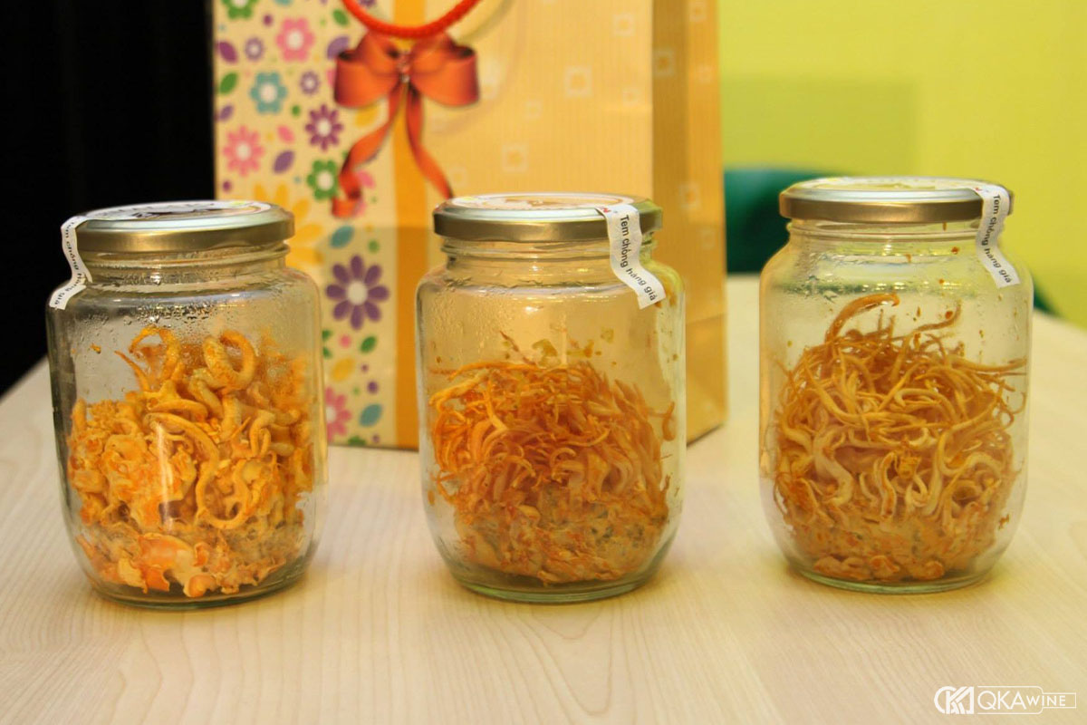 Nên dùng đông trùng hạ thảo tươi hay khô?