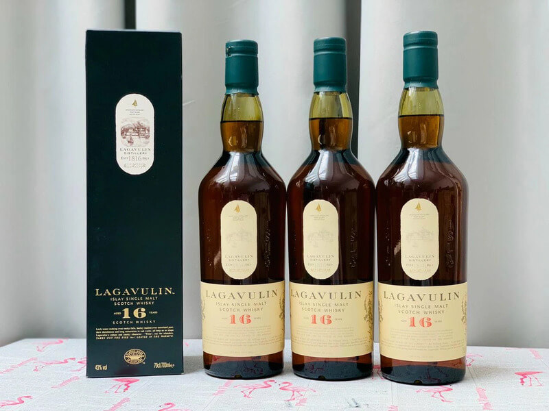 Chai rượu Lagavulin 16 năm