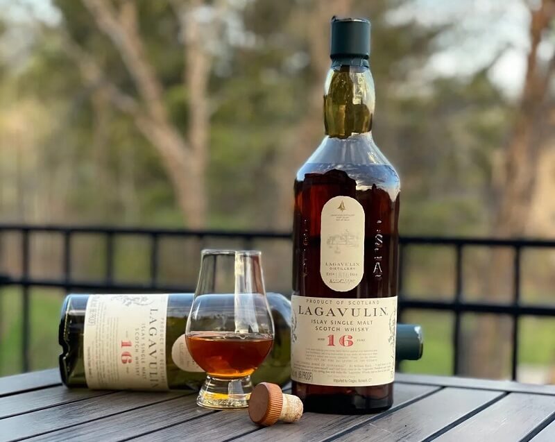 Lagavulin 16 năm
