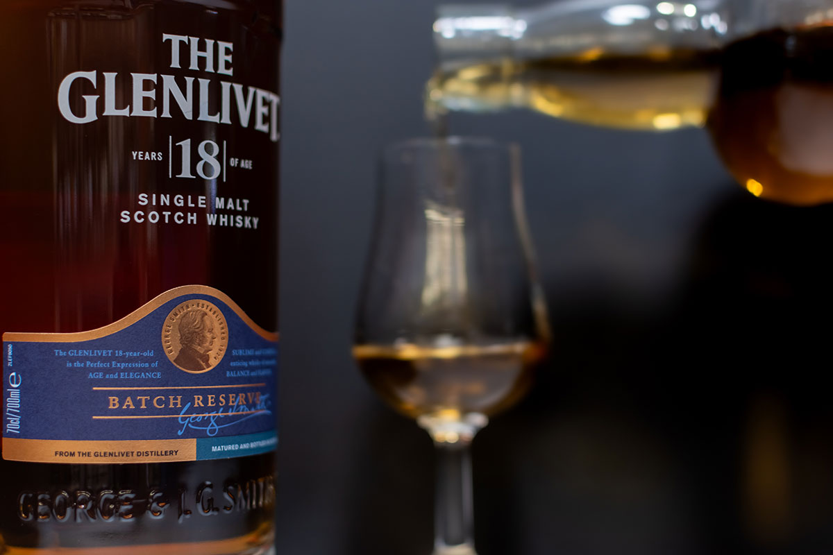 Cách rót và quan sát rượu Glenlivet