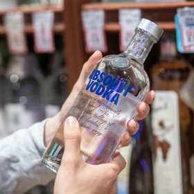 Giá rượu Vodka Absolut mới nhất