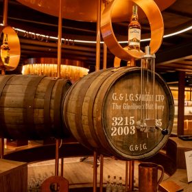 Glenlivet được ủ trong thùng gì?