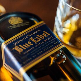 Cách uống rượu Johnnie Walker đúng chuẩn