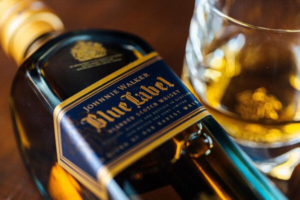 Cách uống rượu Johnnie Walker đúng chuẩn