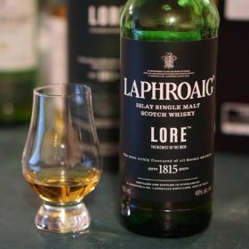 Cách uống rượu Laphroaig đúng chuẩn