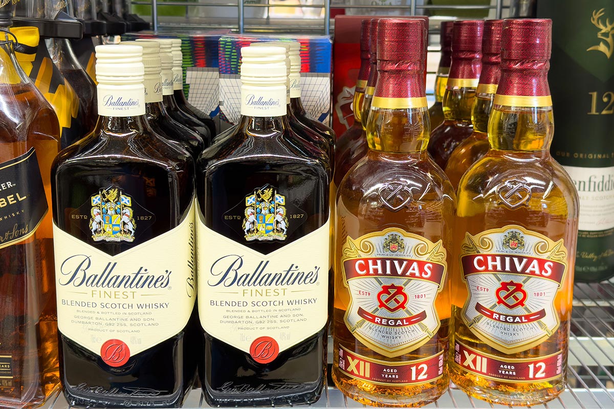 Lưu ý khi chọn nơi mua rượu Ballantine’s chính hãng