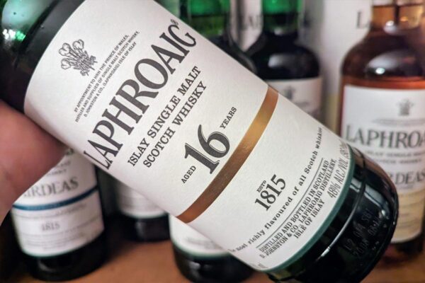 Cách phân biệt rượu Laphroaig thật giả chi tiết